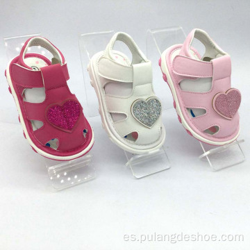 nuevas sandalias lindas del bebé de la pu con el sonido